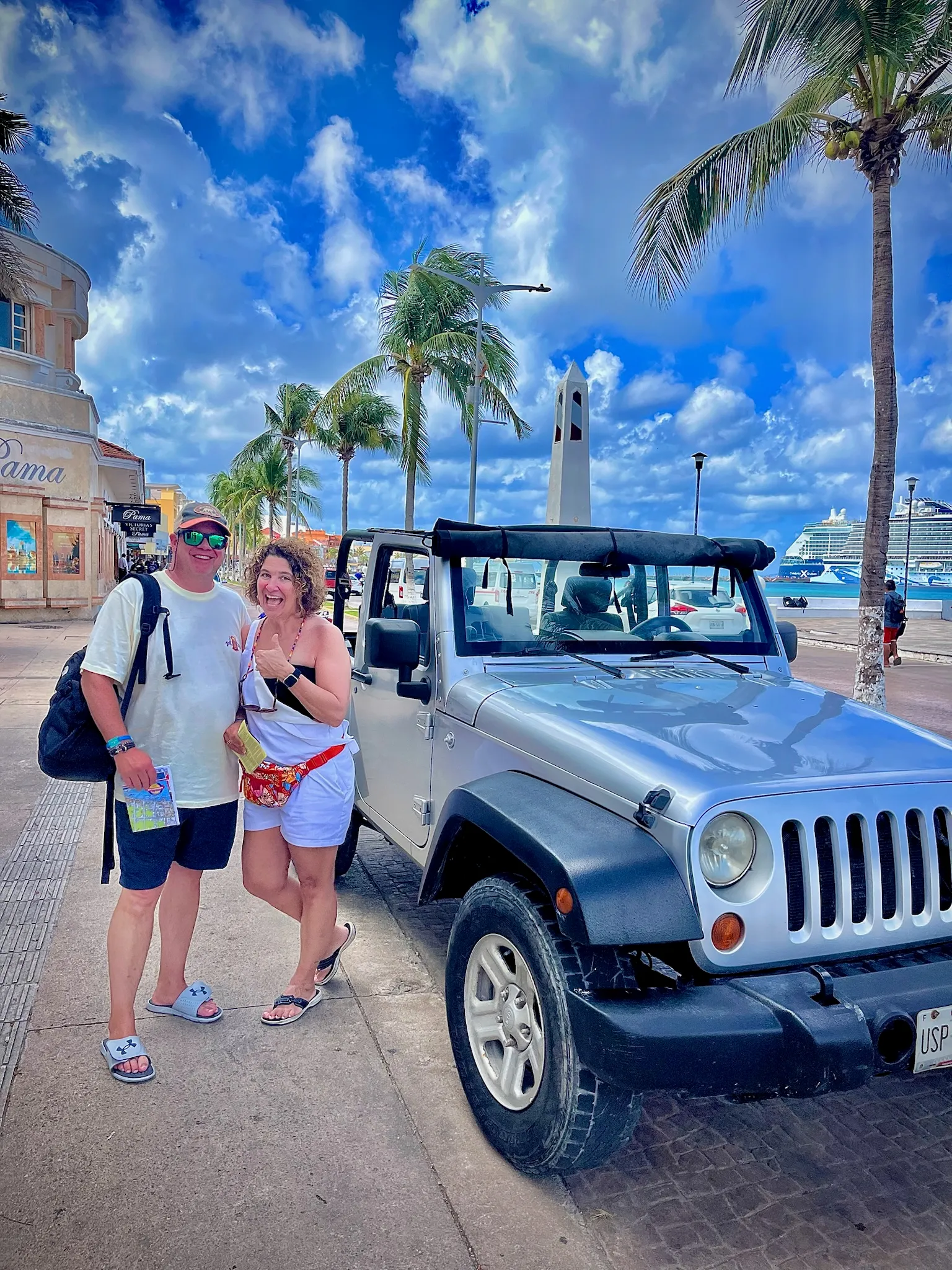 Jeep en la playa de Cozumel